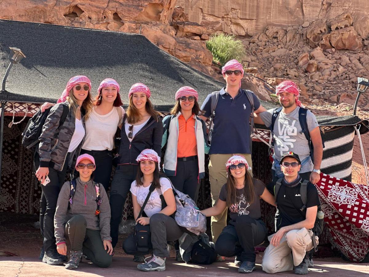 Bed and Breakfast Titanic Camp Wadi Rum Exterior foto