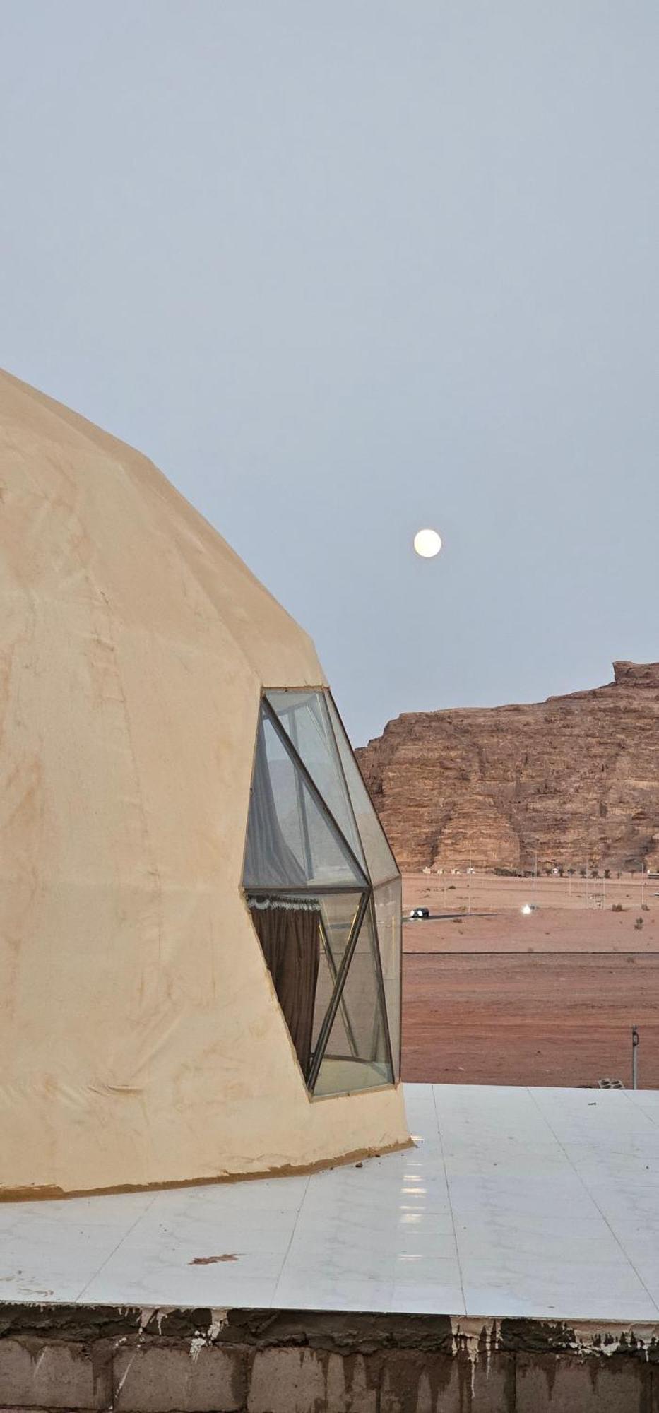Bed and Breakfast Titanic Camp Wadi Rum Exterior foto