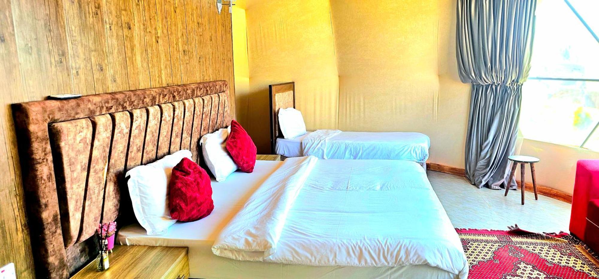 Bed and Breakfast Titanic Camp Wadi Rum Exterior foto