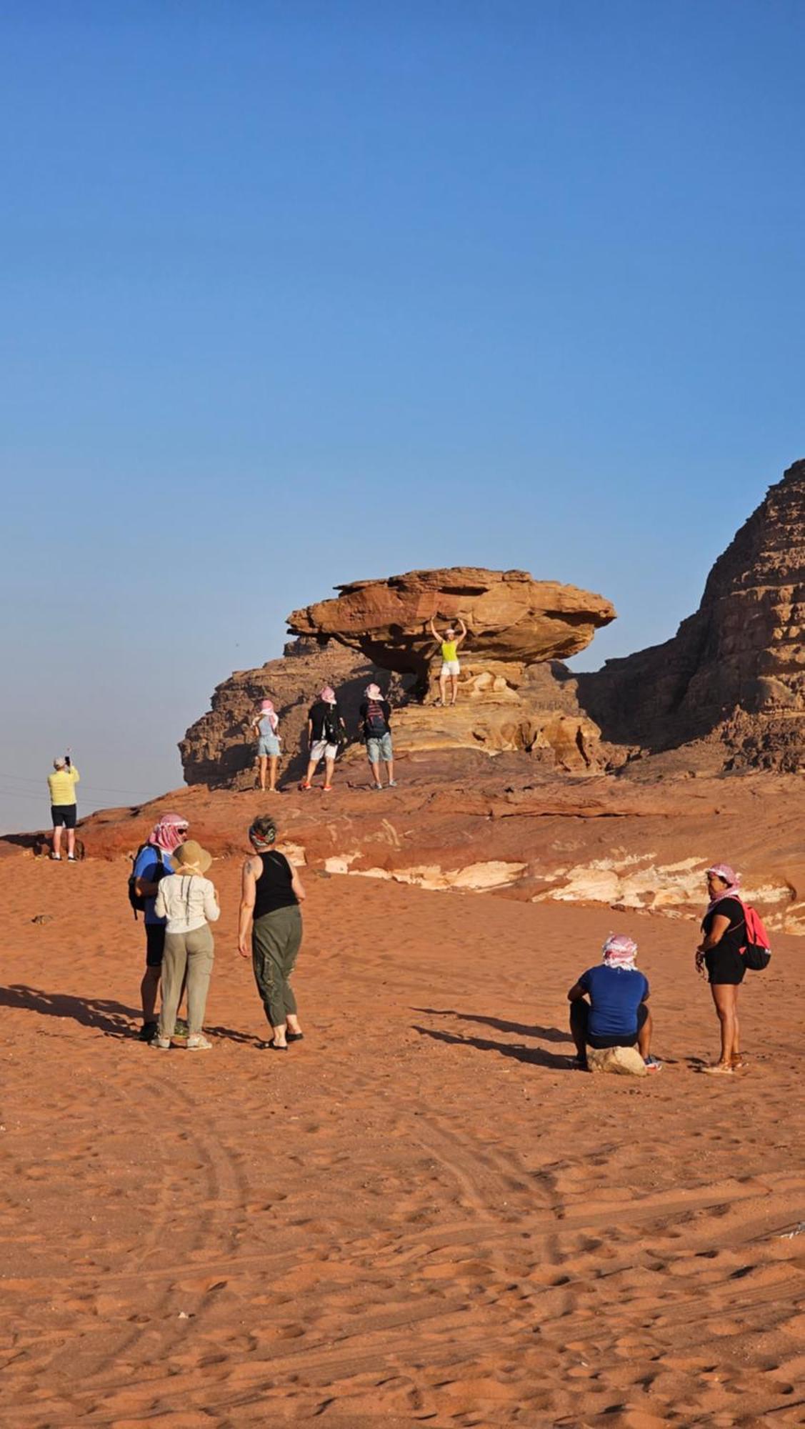 Bed and Breakfast Titanic Camp Wadi Rum Exterior foto
