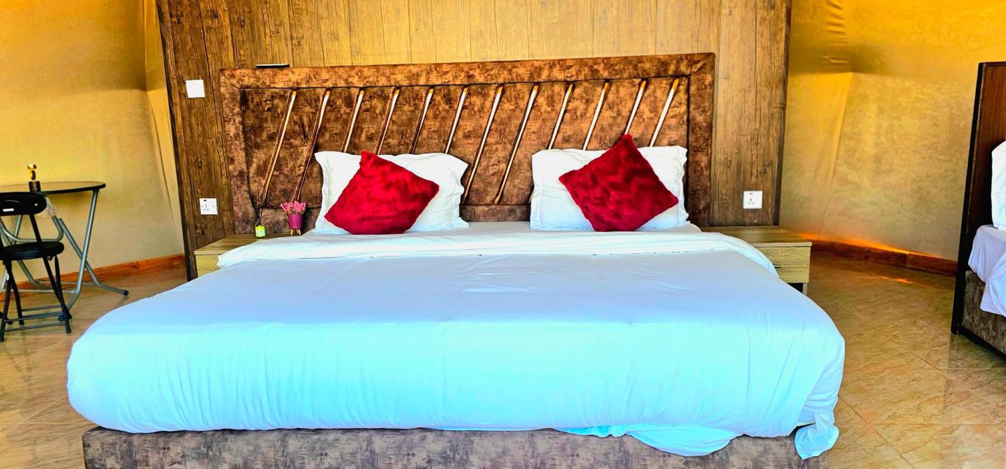 Bed and Breakfast Titanic Camp Wadi Rum Exterior foto