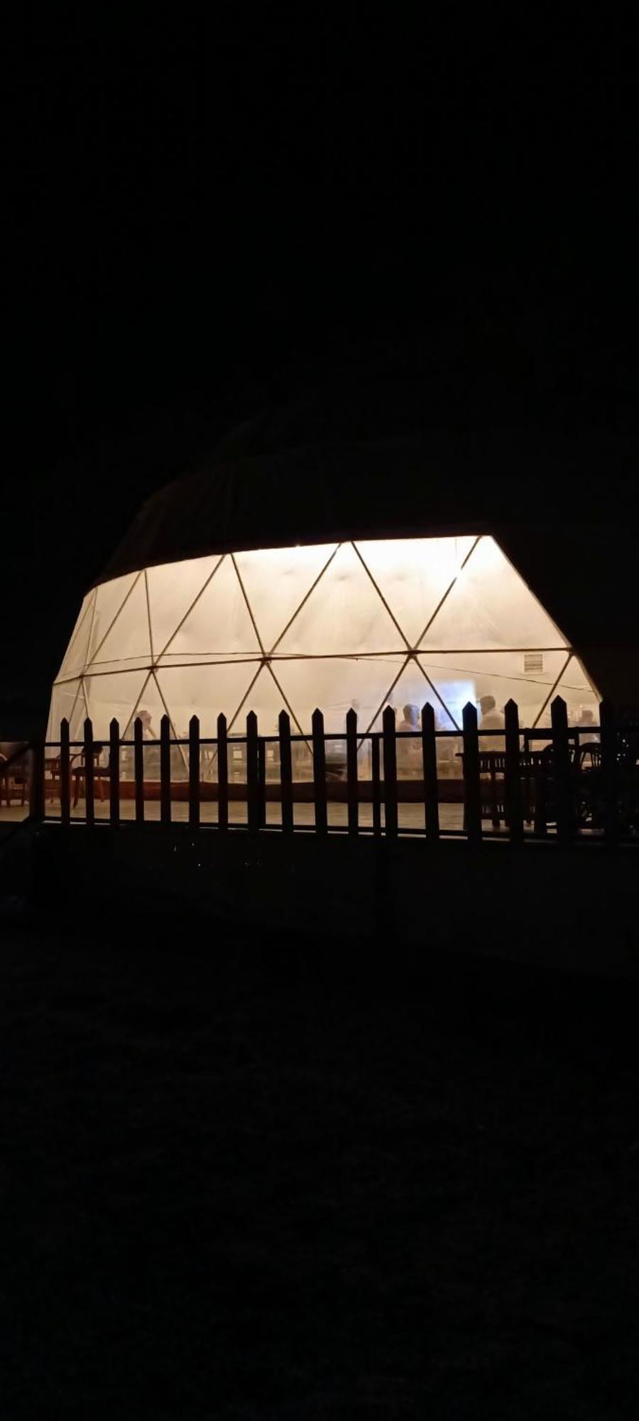 Bed and Breakfast Titanic Camp Wadi Rum Exterior foto