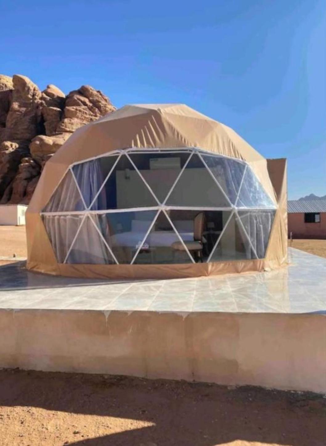 Bed and Breakfast Titanic Camp Wadi Rum Exterior foto